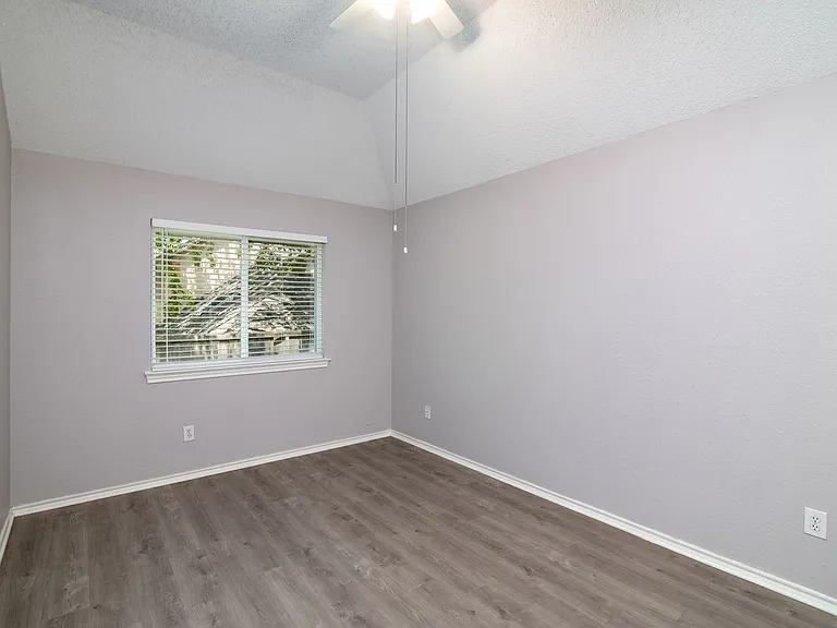 1329 Maywood Ct — Photo 17