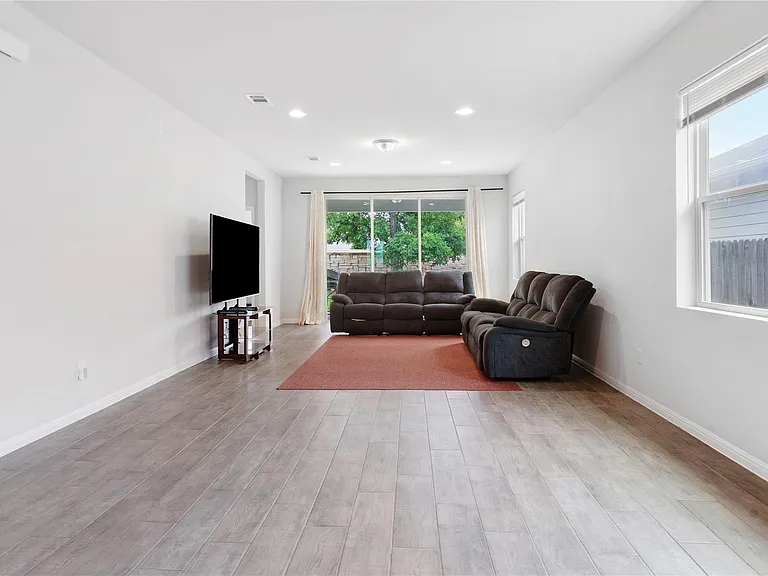 420 Winding Hollow Ln — Photo 12