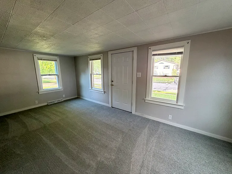 1747 N Ullman St — Photo 9