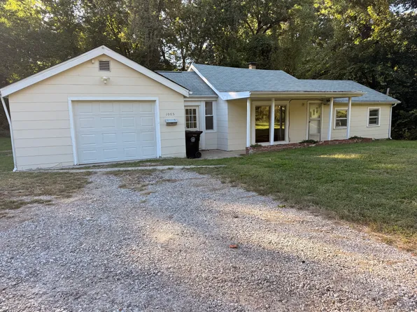 1005 N 17th St, Belleville, IL 62226
