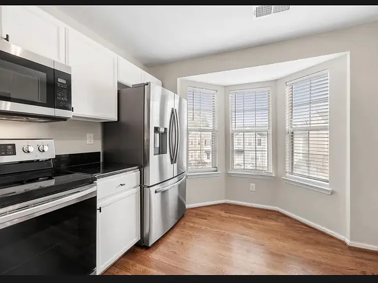 3854 Meadow Creek Dr — Photo 5