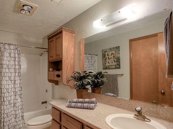 Main floor full bathroom!