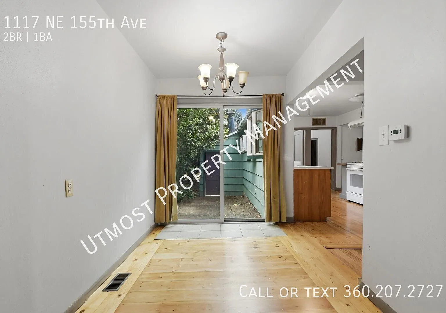 One of a kind two bedroom home with a large oversized yard. — Photo 4