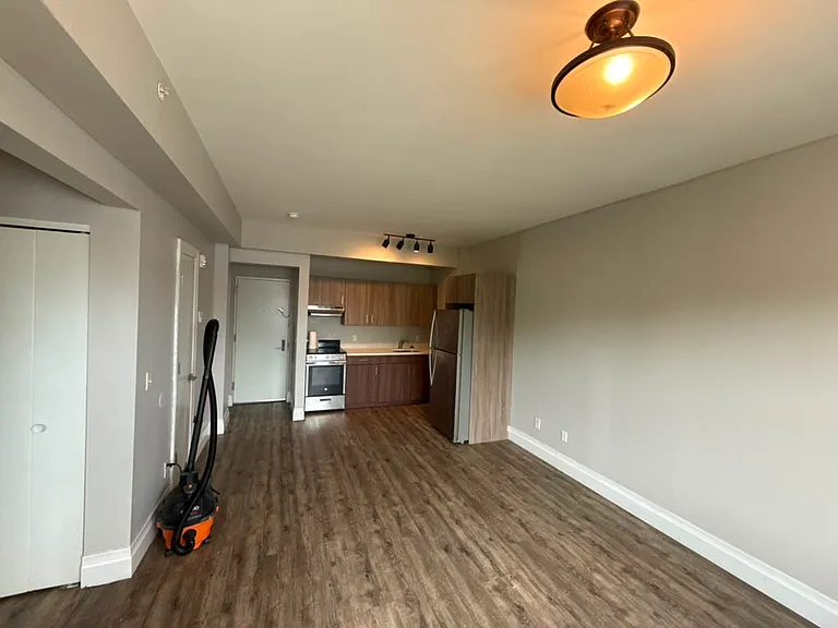100-106 N Grove St #403A — Photo 2