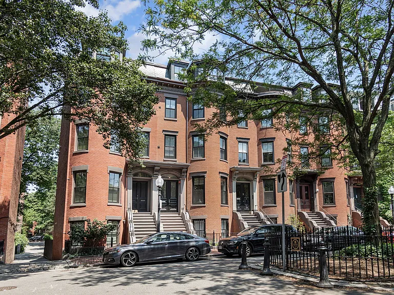 53 Rutland Sq #2 — Photo 2