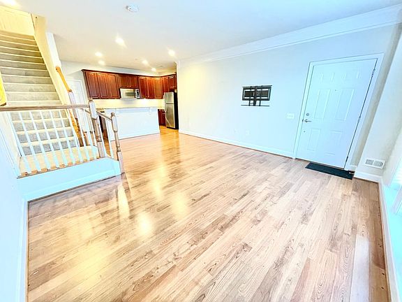 4th image of 2219 Oberlin Dr #331A