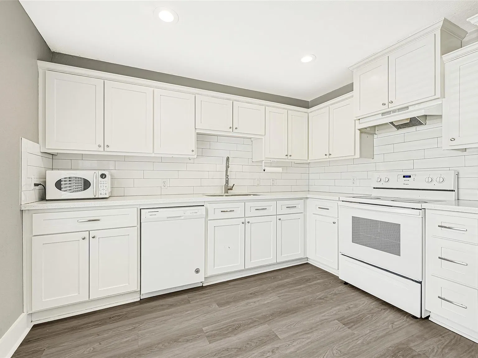 2 bed, 1.0 bath, 780 sqft, $1,375 — Photo 4