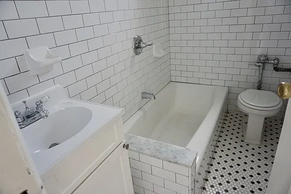 Rented by MQ Realty LLC | media 20