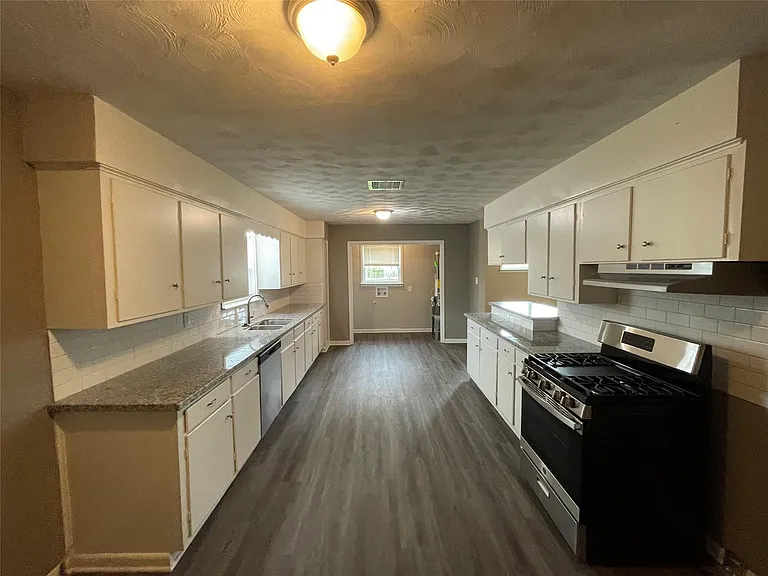 2526 Jackson St — Photo 5