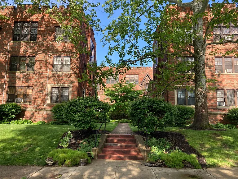 3021 Fairfield Ave #B12 — Photo 1