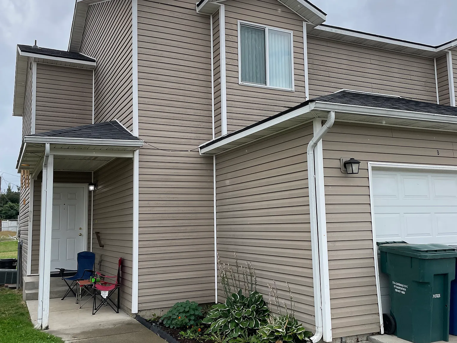3 bed, 1200 sqft, $1,700 — Photo 1