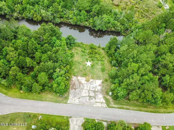 134 Poki Pl, Bay Saint Louis, MS 39525