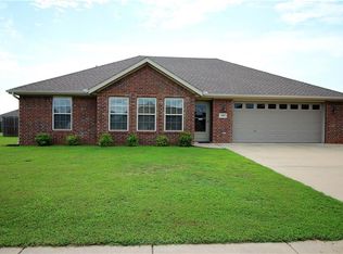 825 Washburn Dr, Pea Ridge, AR 72751