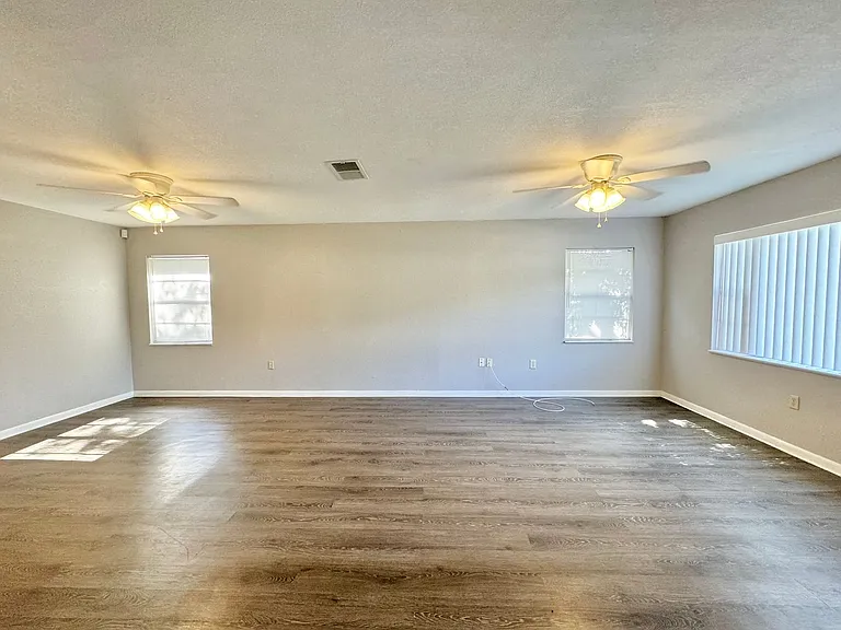 311 Avenue B SE — Photo 9