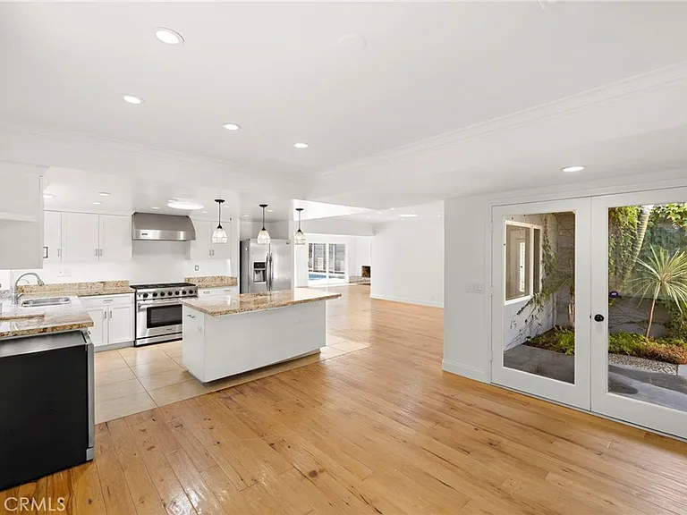 273 Cecil Pl — Photo 4
