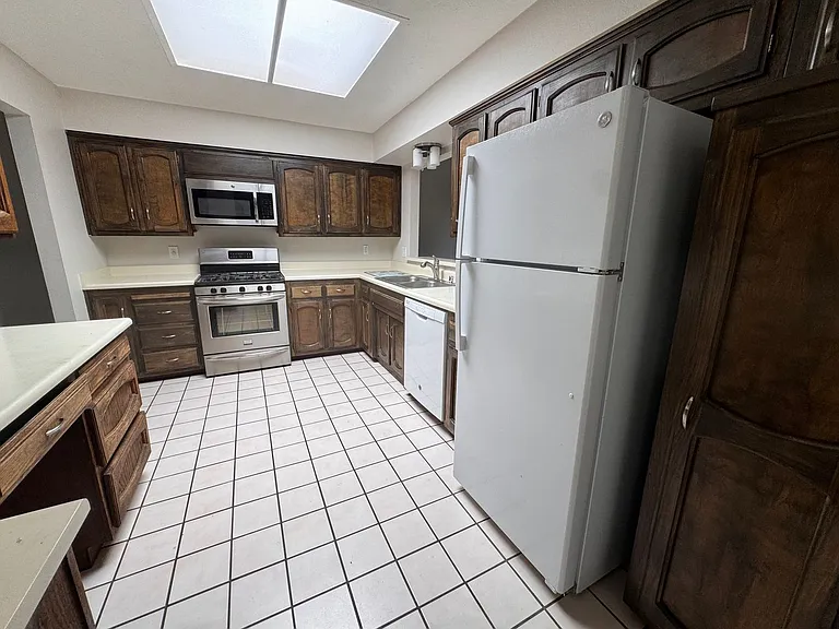 8902 Spain Rd NE — Photo 7