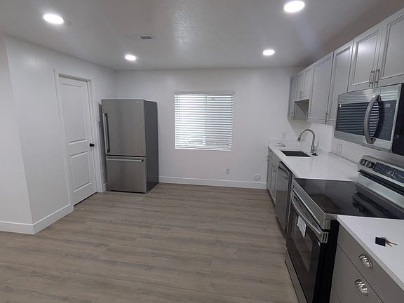 4th image of 3826 S Woodland Ave #Basement