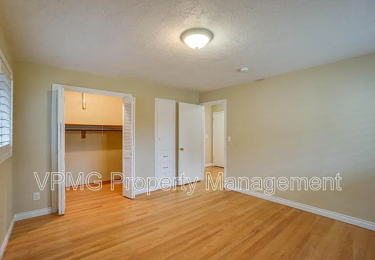 2218 E 18th St #A — Photo 18