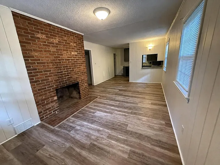 Dining room/living area #2