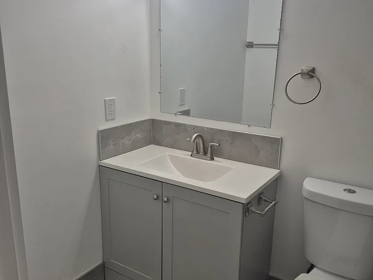 857 W 41st St — Photo 12