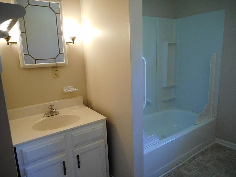 2nd image of 1033 Fairview Ave