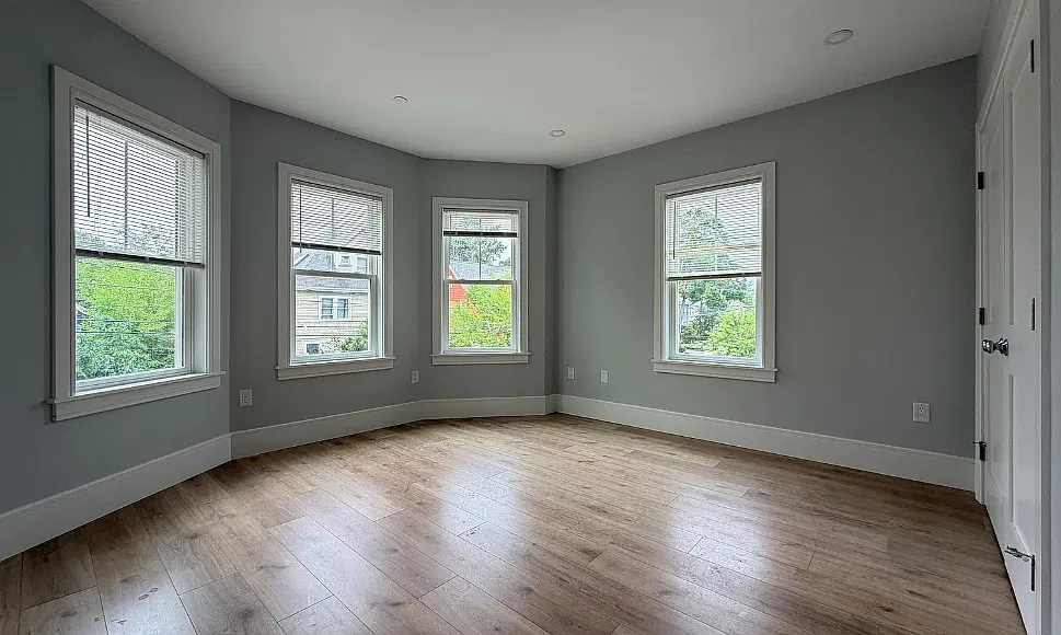 3 bed, 9999 sqft, $4,800 — Photo 3