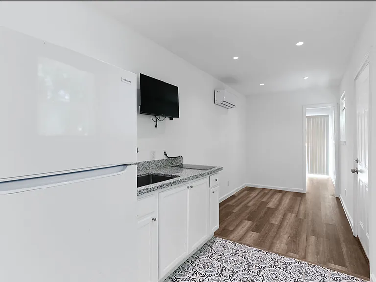 25211 Aue Rd #B — Photo 7
