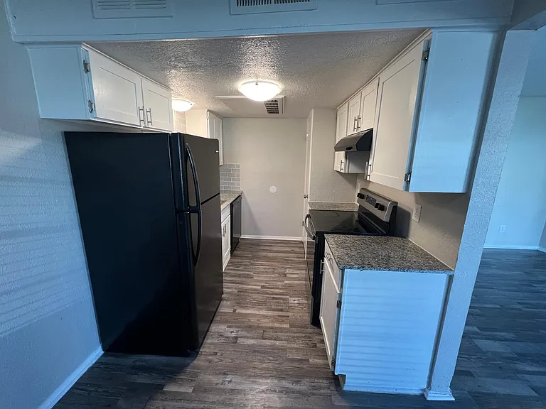 Hampton Gardens Apartment — Photo 6