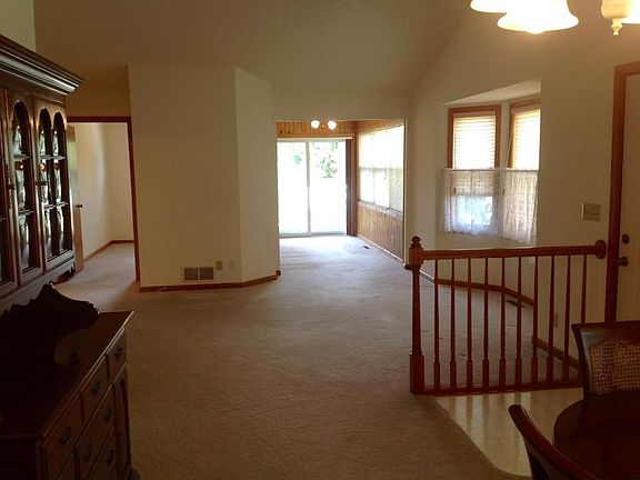 3rd image of 2191 Woodlynn Ave