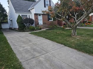 4237 Stonehaven Rd, South Euclid, OH 44121