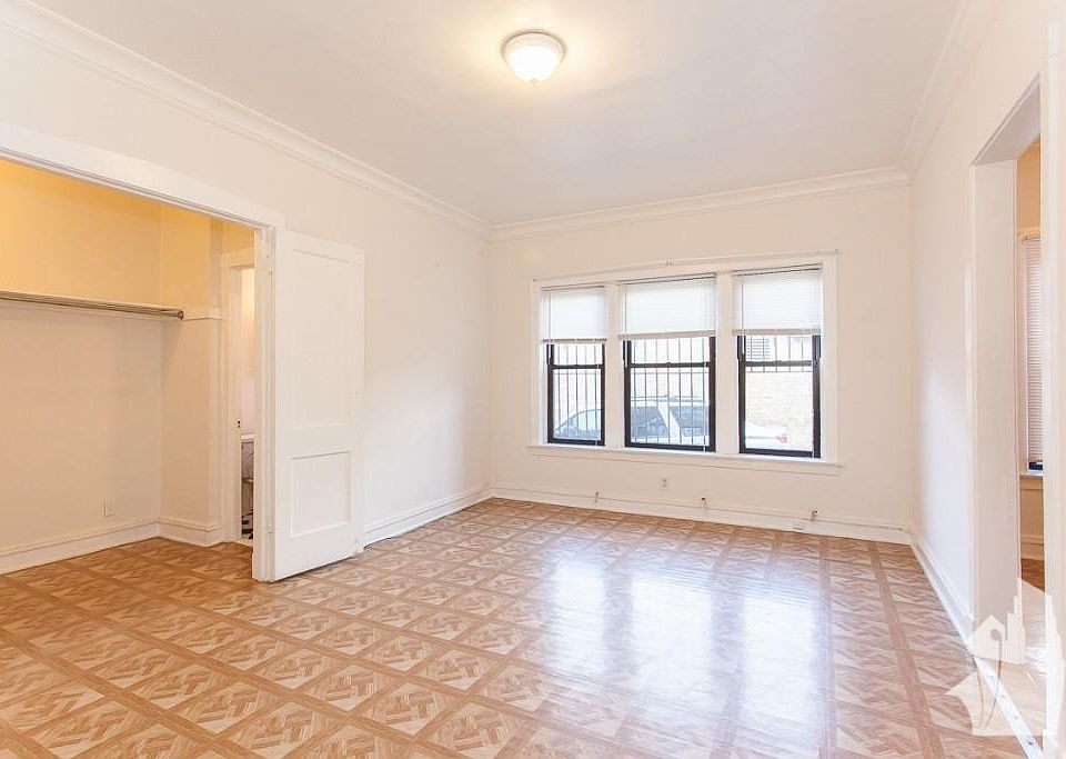 1st image of 4601 N Lincoln Ave #211