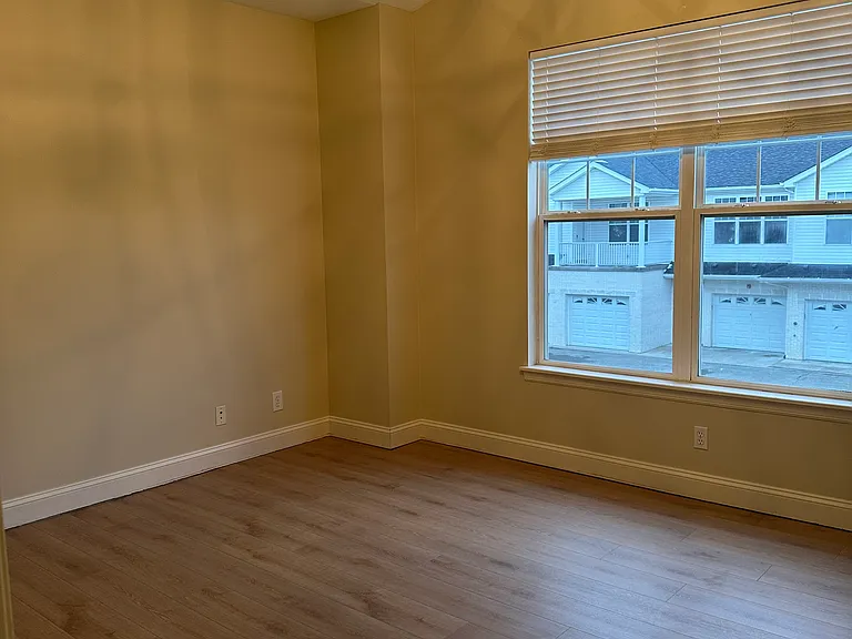 232 Adams Pointe Blvd #5 — Photo 14