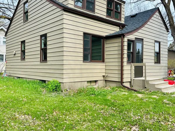 308 5th St SE #1, Roseau, MN 56751