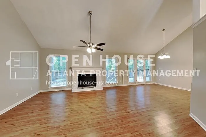 3 bed, 2.0 bath, 1717 sqft, $2,075 — Photo 3