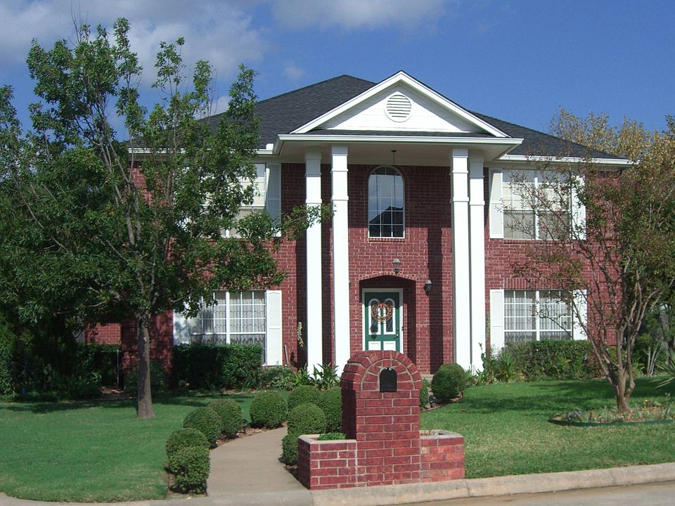 1st image of 614 Hillside Dr
