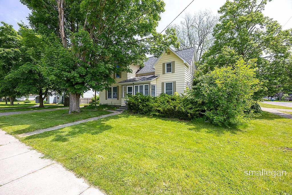 186 N Elm St photo 1