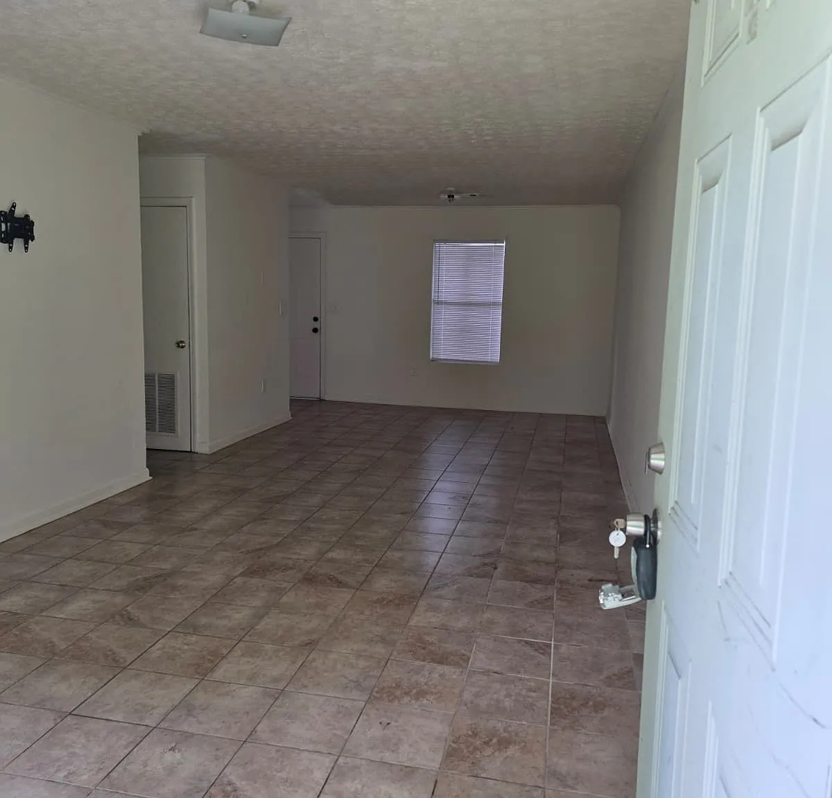 2213 E 5th St — Photo 3