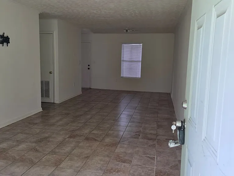 2213 E 5th St #A — Photo 3
