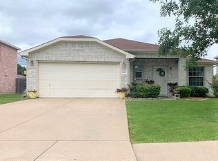 2412 Canyon Springs Dr, Grand Prairie, TX 75052