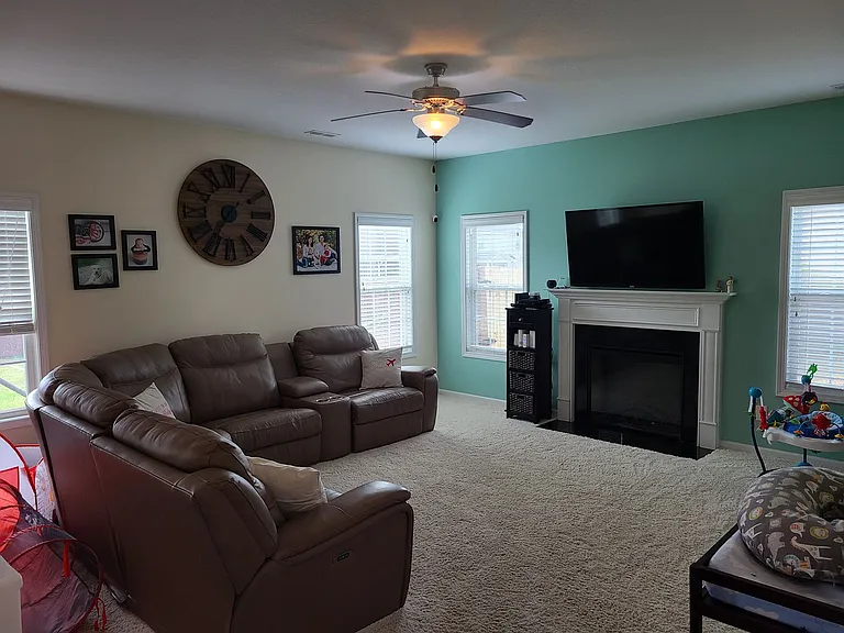 403 Derrick Dr — Photo 5