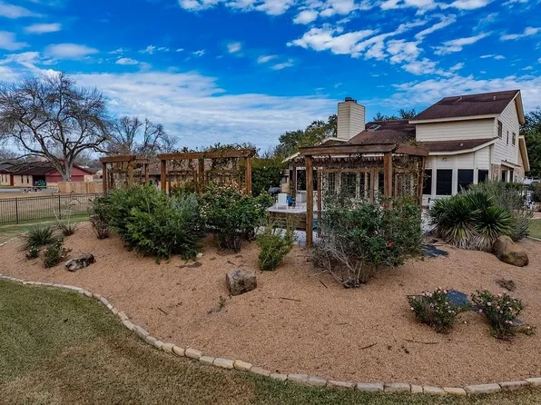 640 S College St, La Grange, TX 78945