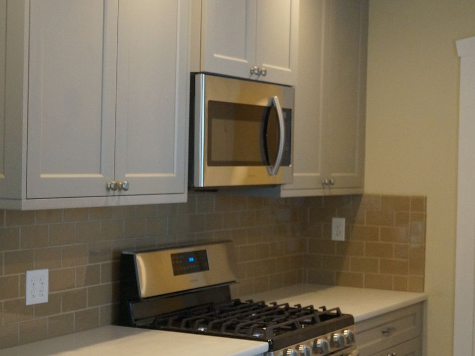 2nd image of 931 E Garfield Ave
