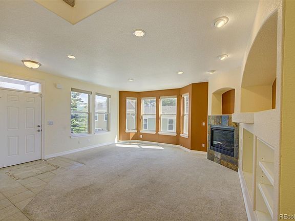 5th image of 748 Louis Dr