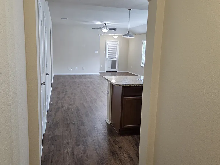 2118 Meadow Park Dr — Photo 4