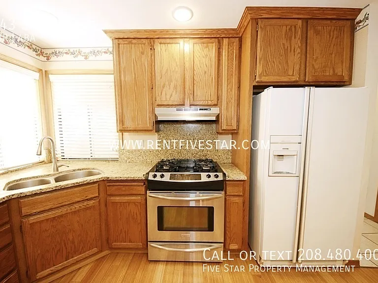 243 S 20th Ave — Photo 5