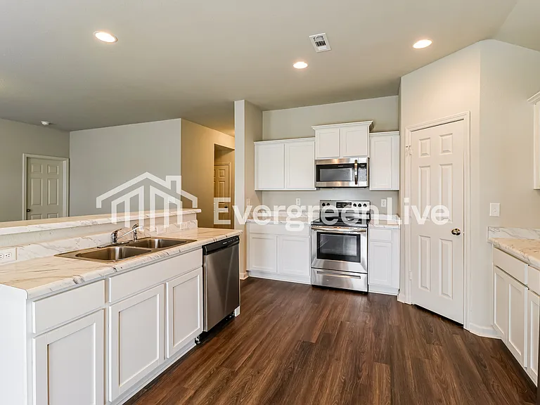 3057 Emerald Park Trl — Photo 2