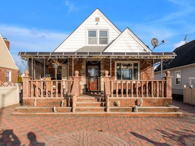 82-41 266 St, Glen Oaks, NY, 11004