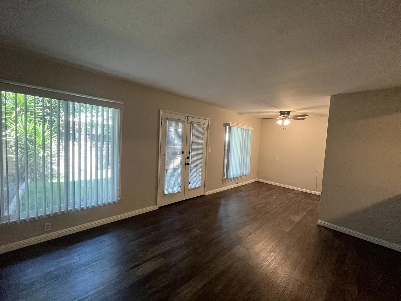 376-382 N Hollywood Way — Photo 4