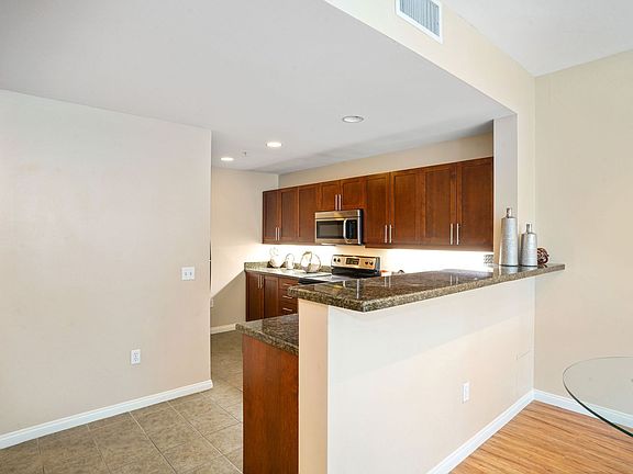 4th image of 206 Park Blvd Unit 208