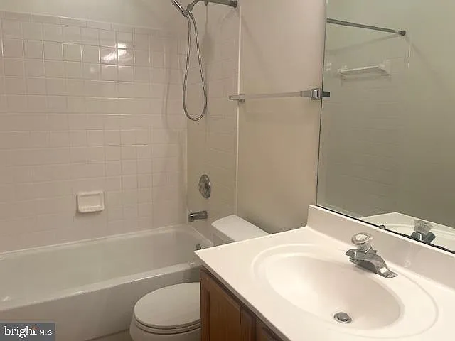 2028 Madrillon Springs Ct — Photo 22